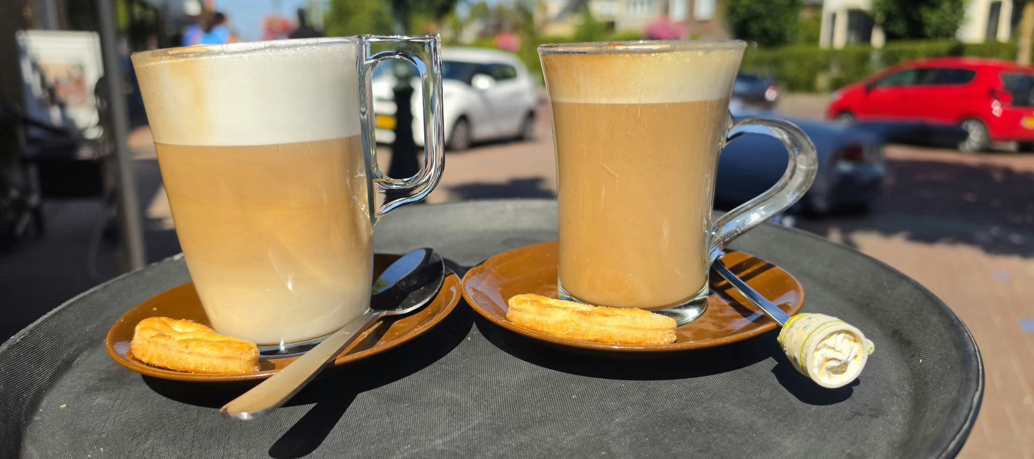 Latte macchiato en cappuccino bij Dresswaar & Thee